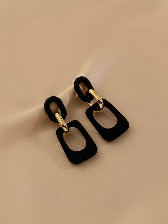 Korean black acrylic earrings, elegant, high-end, simple and versatile earrings, European and American 1180 exaggerated and personalized earrings