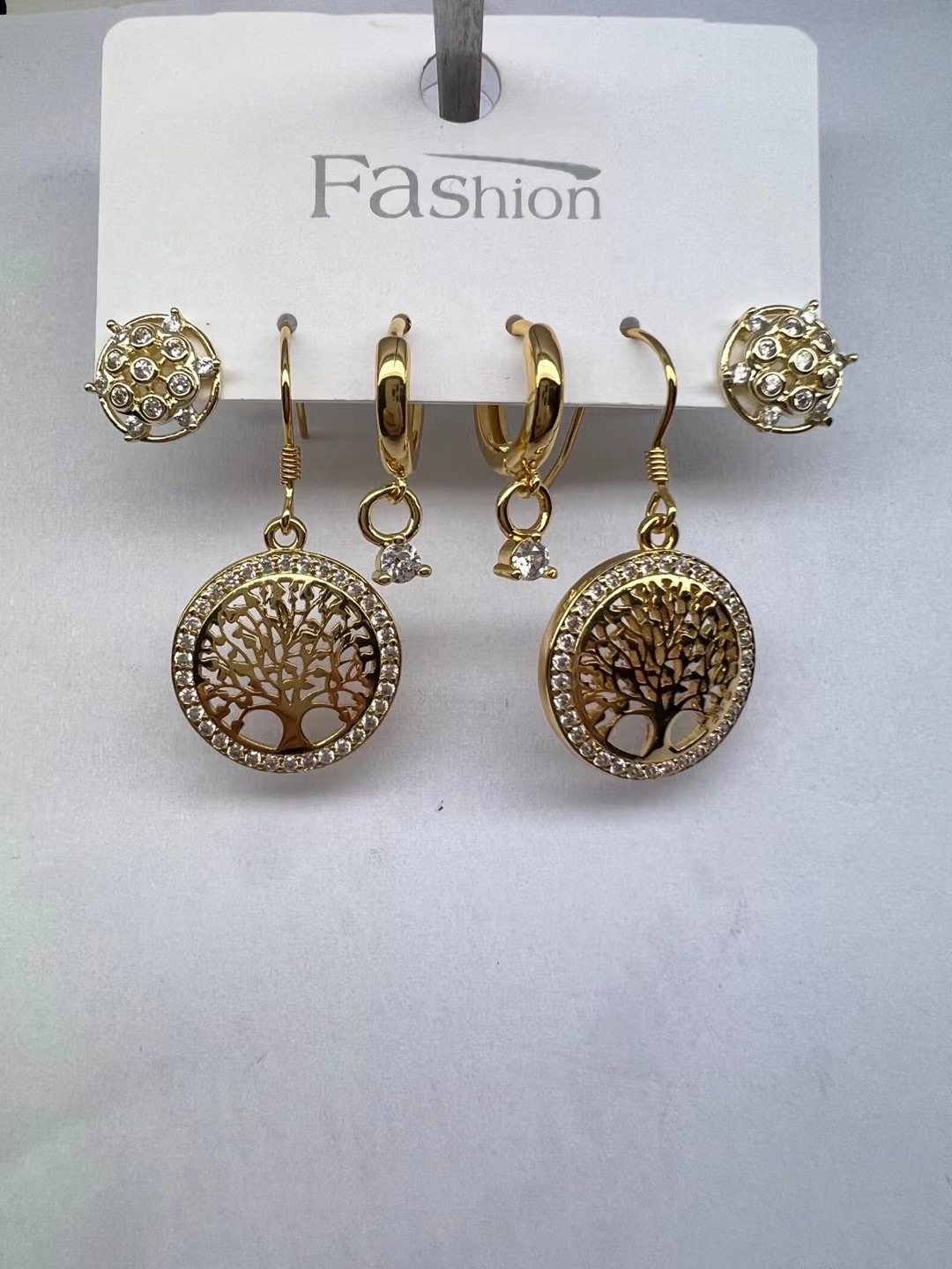Zircon inlaid micro-inlaid stud and ear buckle set details Picture