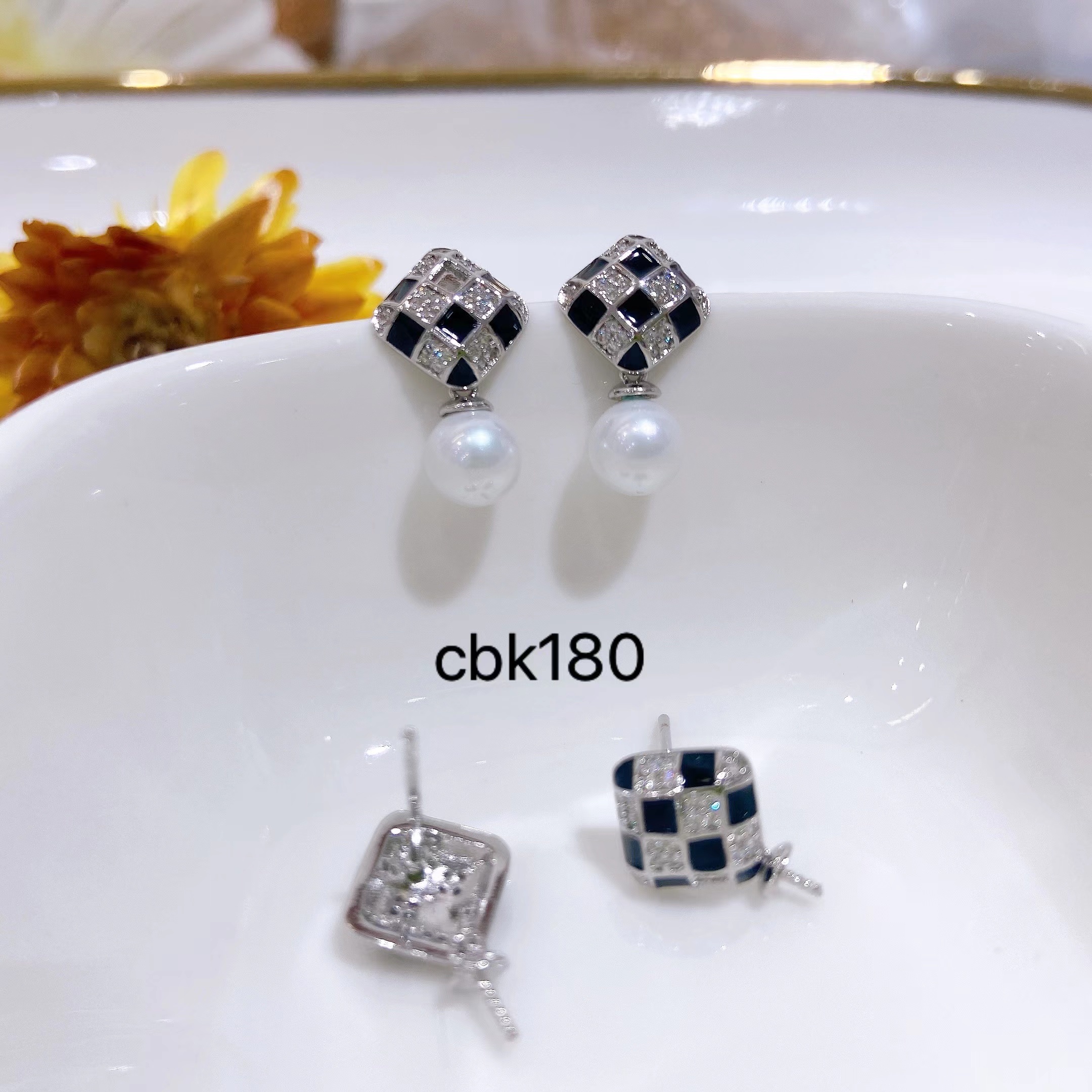 蝴蝶结耳钉/吊坠/金属细节图