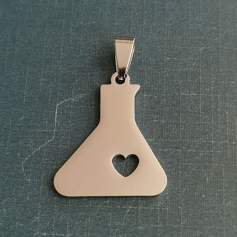 Tourist souvenirs, gifts, European and American popular accessories, retro chemical instruments, measuring cups, necklaces, pendants, pendants