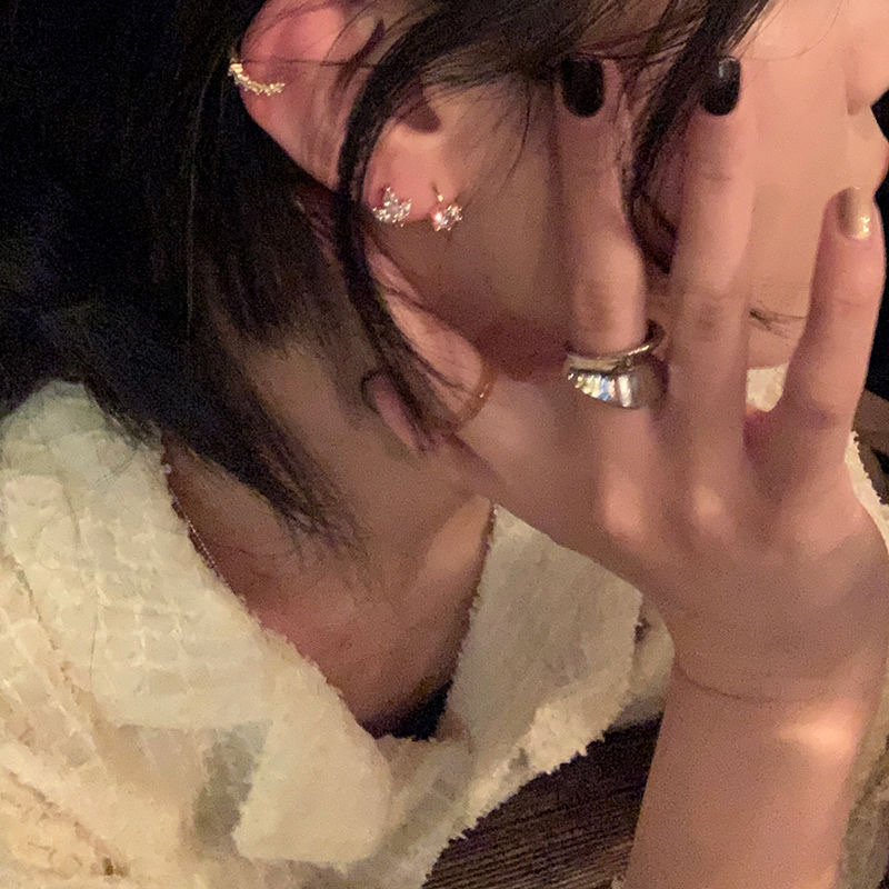 925 Silver Ear Rings for women, fashionable and elegant, anti-allergy ear loops, New Korean version earrings 302 details Picture