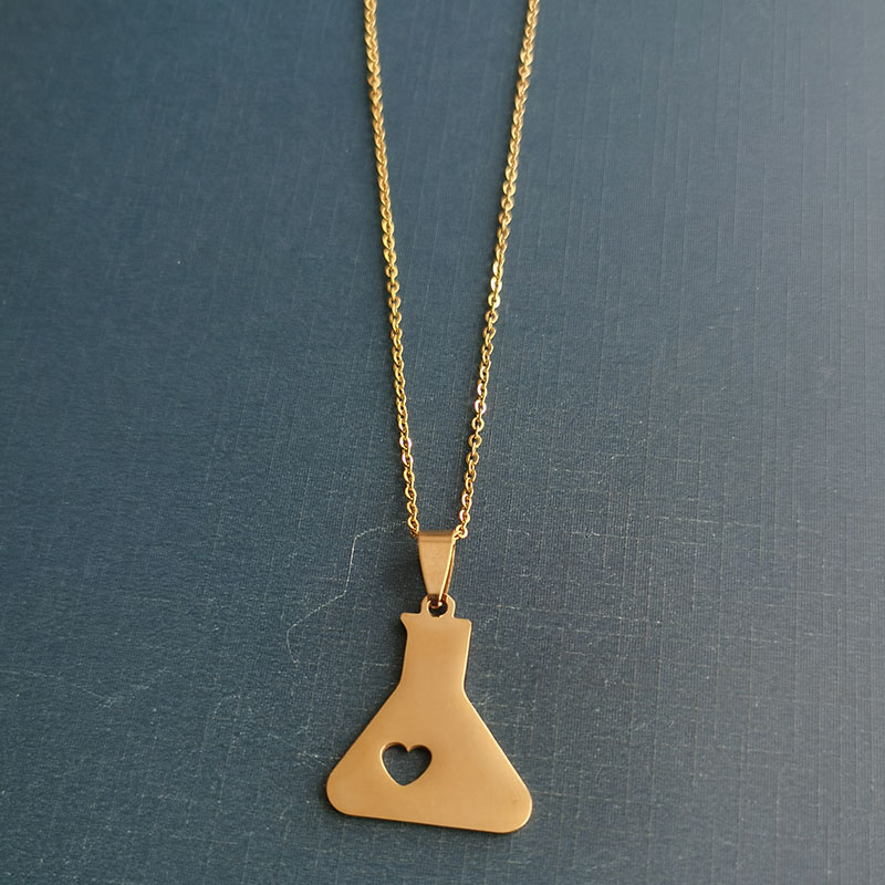 Tourist souvenirs, gifts, European and American popular accessories, retro chemical instruments, measuring cups, necklaces, pendants, pendants detail image 6