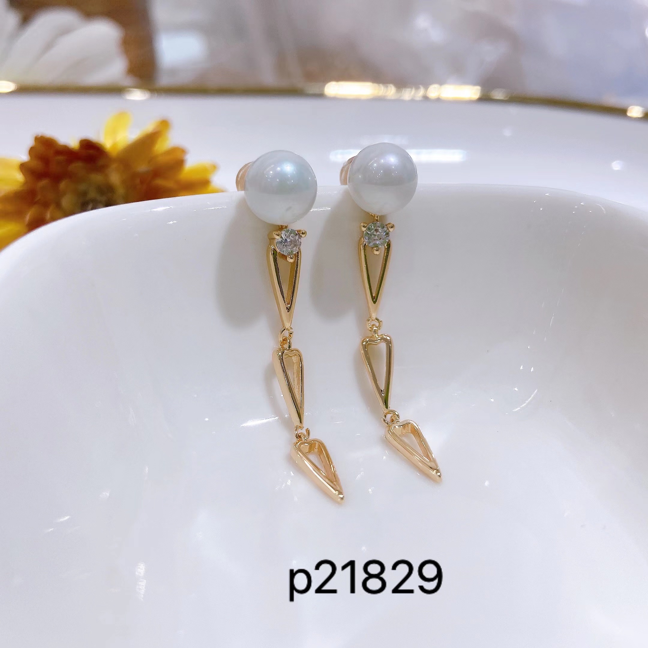 蝴蝶结耳钉/吊坠/金属白底实物图