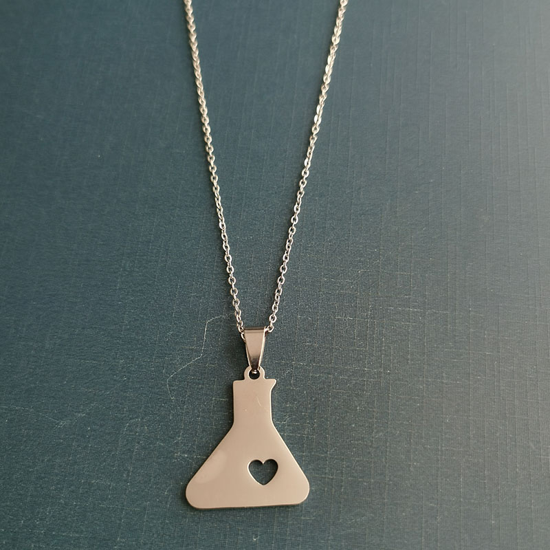 Tourist souvenirs, gifts, European and American popular accessories, retro chemical instruments, measuring cups, necklaces, pendants, pendants detail image 4