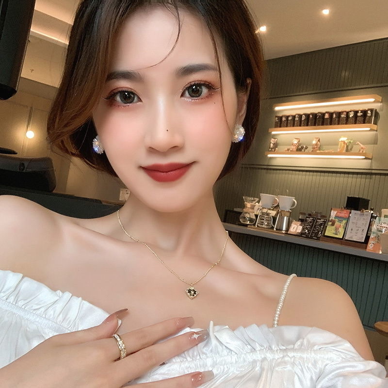 925 Silver Ear Rings for women, fashionable and elegant, anti-allergy ear buckles, new Korean version earrings 301 Application Scenario