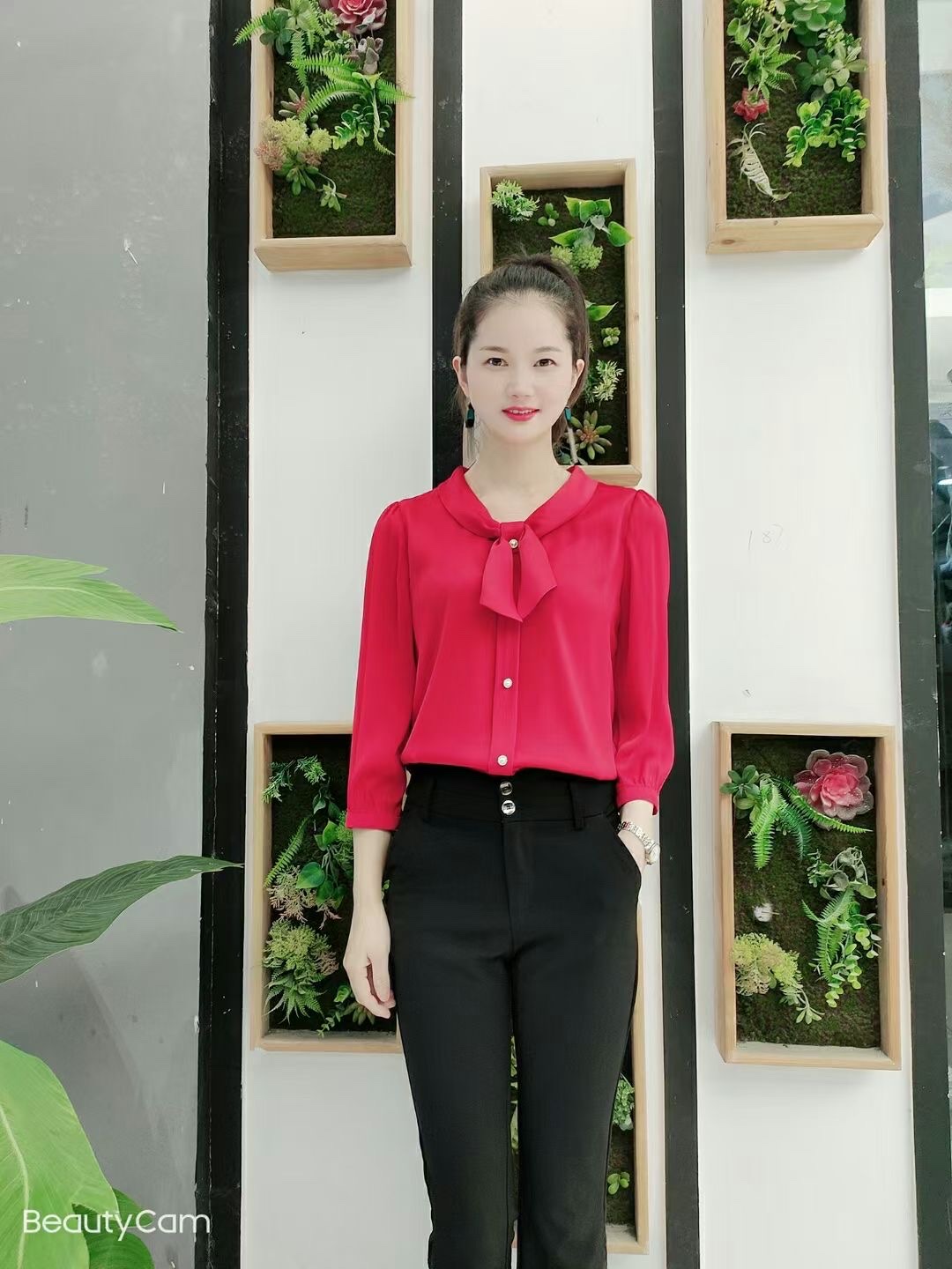 New and fashionable spring and summer tops
