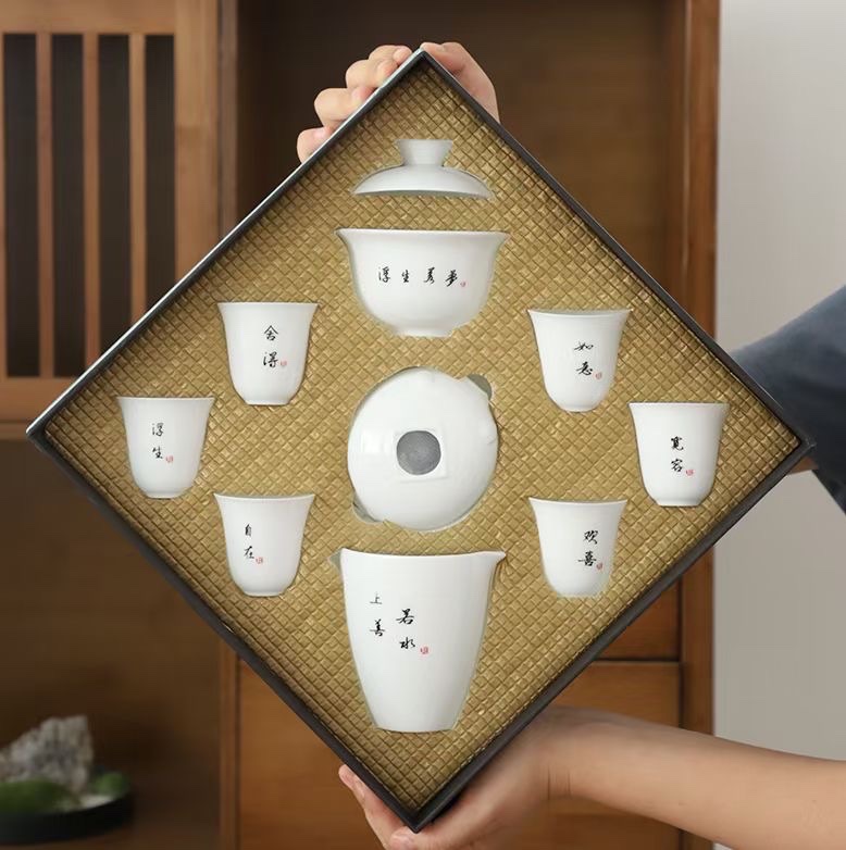 "Shangshan Ruoshui White Porcelain Tea set, Sheep Fat Jade Ceramic, Red Pine Craft Pottery, Li Family 054. Application Scenario