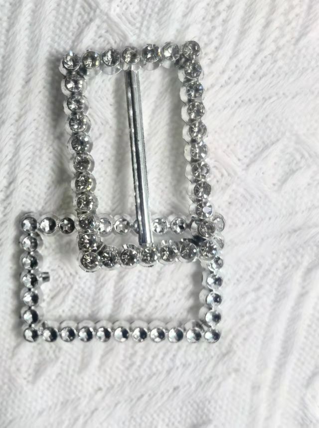 diy plastic shoe buckle factory direct sales and wholesale. Diamond shoe buckle a diamond Application Scenario