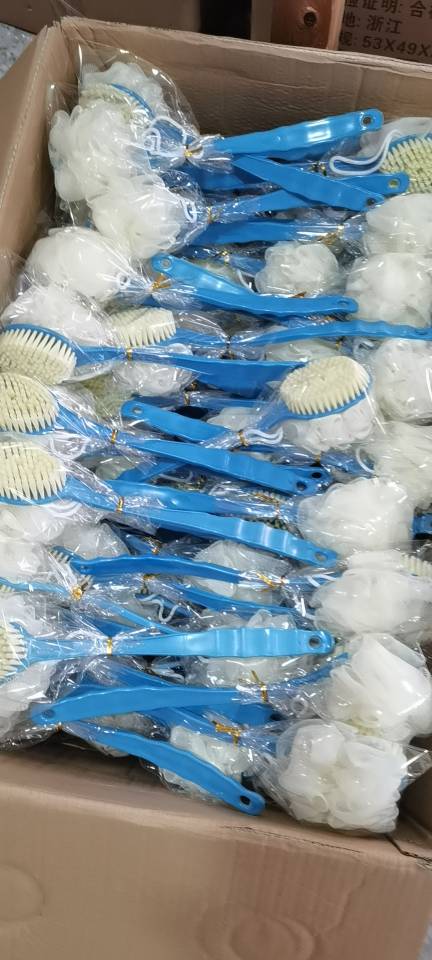 Double-sided bath brush