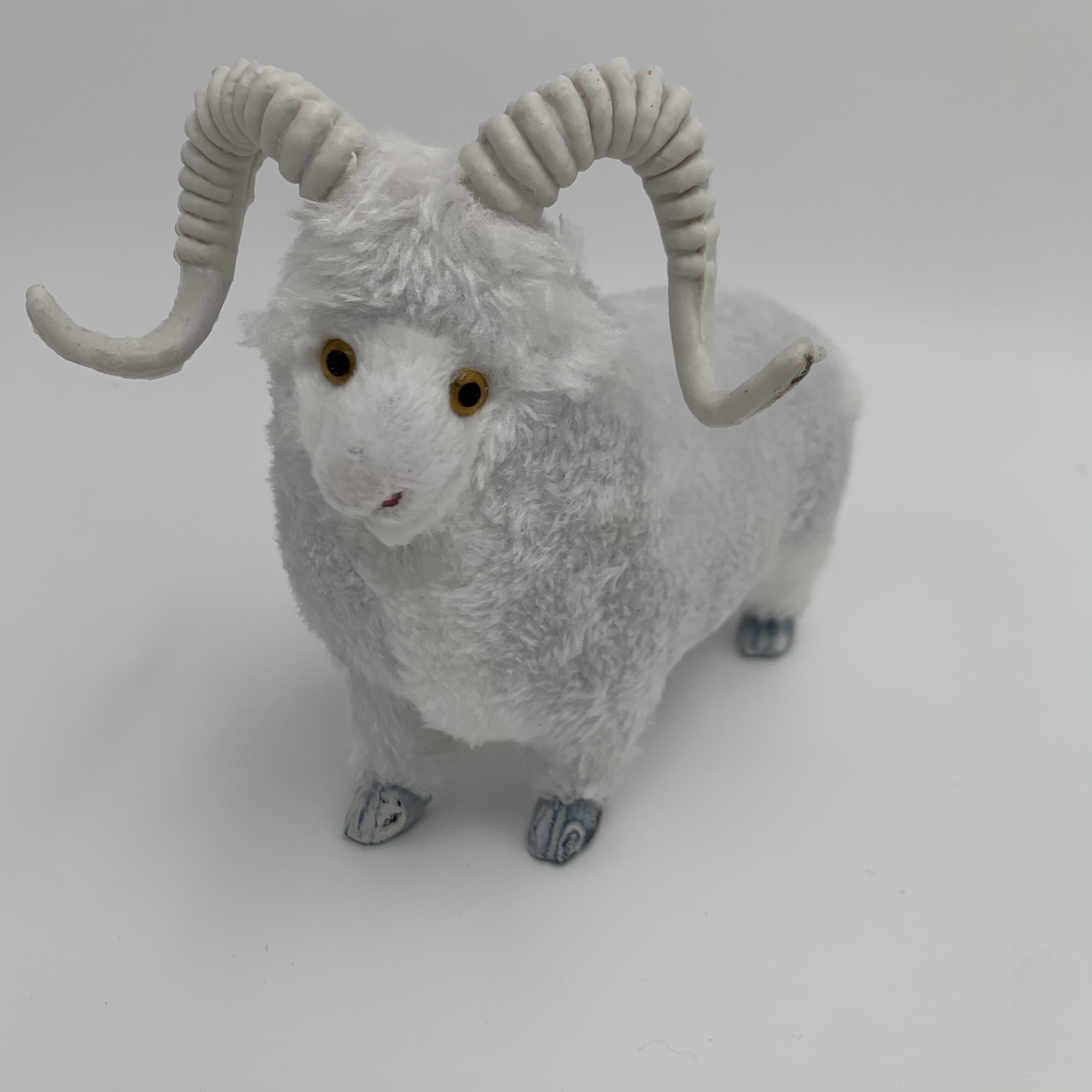 Feifei cross-border simulation sheep animal model will be called sheep craft Gift Window display item farm decoration Sheep model 2 Application Scenario