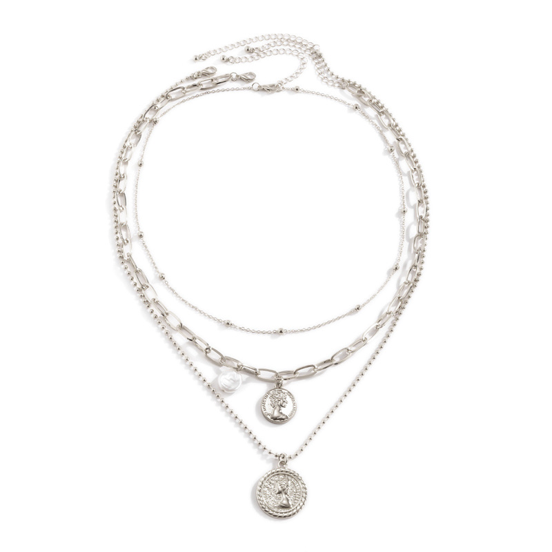 Welcome to our powerful store on Taobao to purchase the Queen's Head Bead Chain Three-piece necklace set. This is a unique Baroque pearl collarbone chain accessory with a hip-hop style from Europe and America Application Scenario