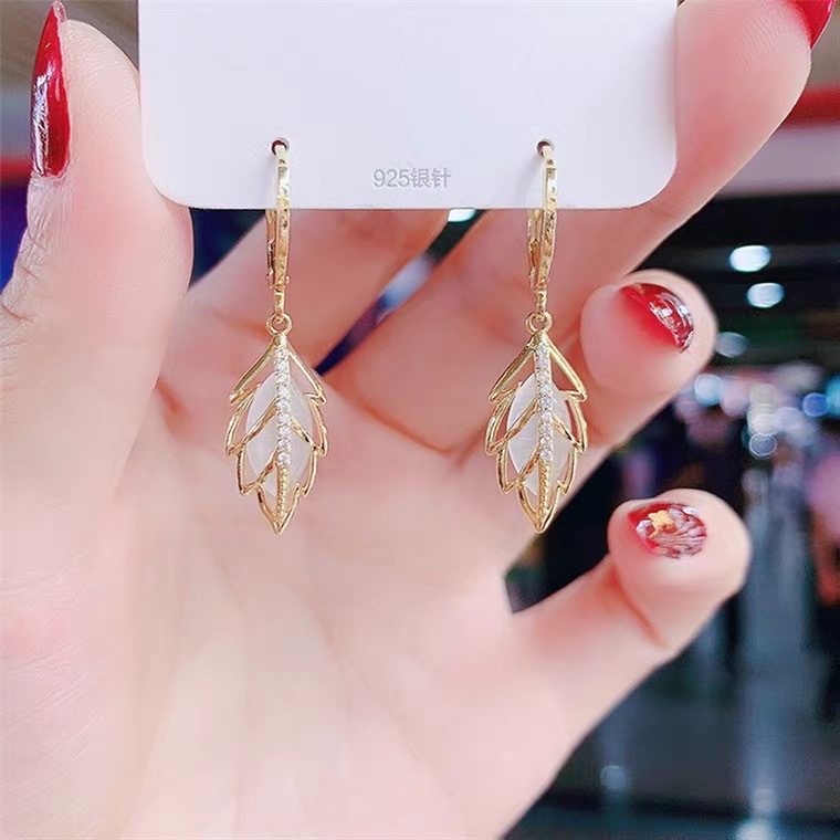 Leaf earrings for women, 2022 New style, simple and retro earrings, sparkling diamonds, fashionable and versatile earrings 1164