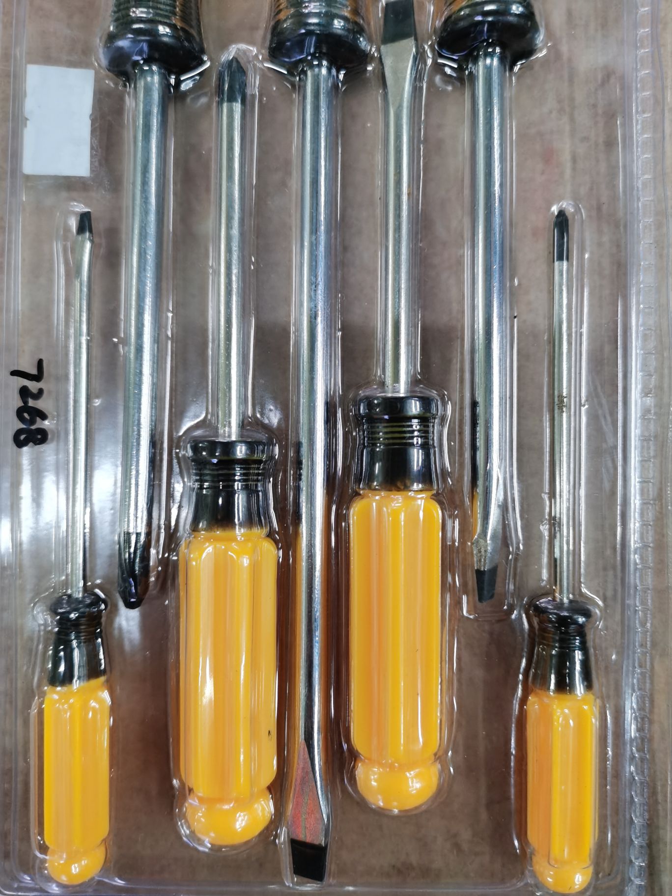 وتم تحويل أداة المفك ذات المقبض الأصفر 7PCS إلى 2022. detail image 4