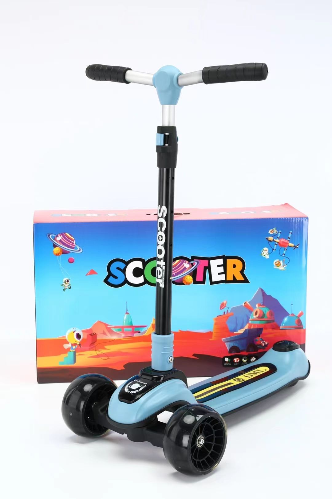 The new scooter is equipped with lights detail image 3