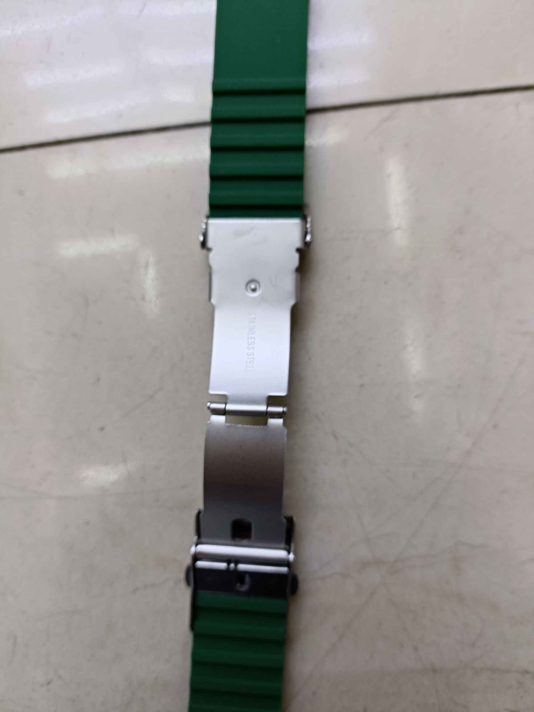 شريط ساعة ساعة مشبك معدني قابل للطي السيليكون Item Picture