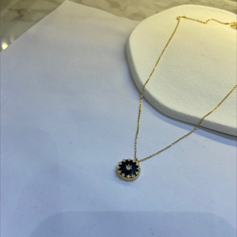A small necklace made of black zircon slabs details Picture