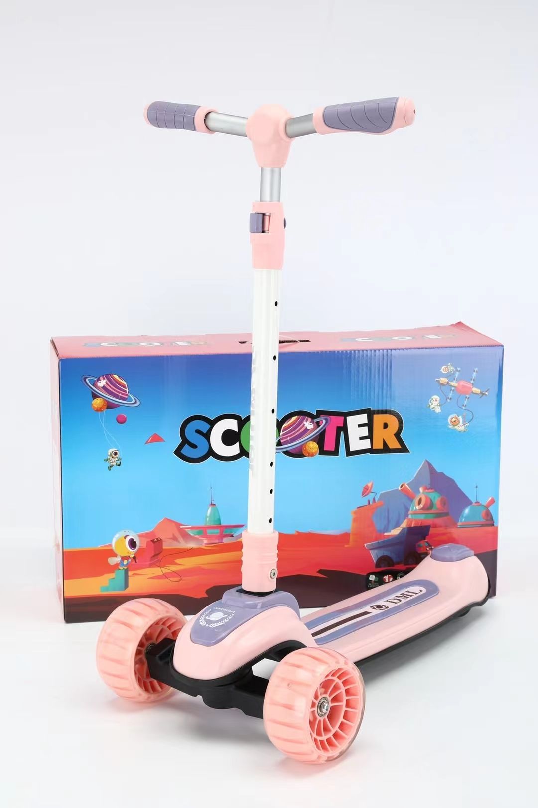 The new scooter is equipped with lights detail image 4