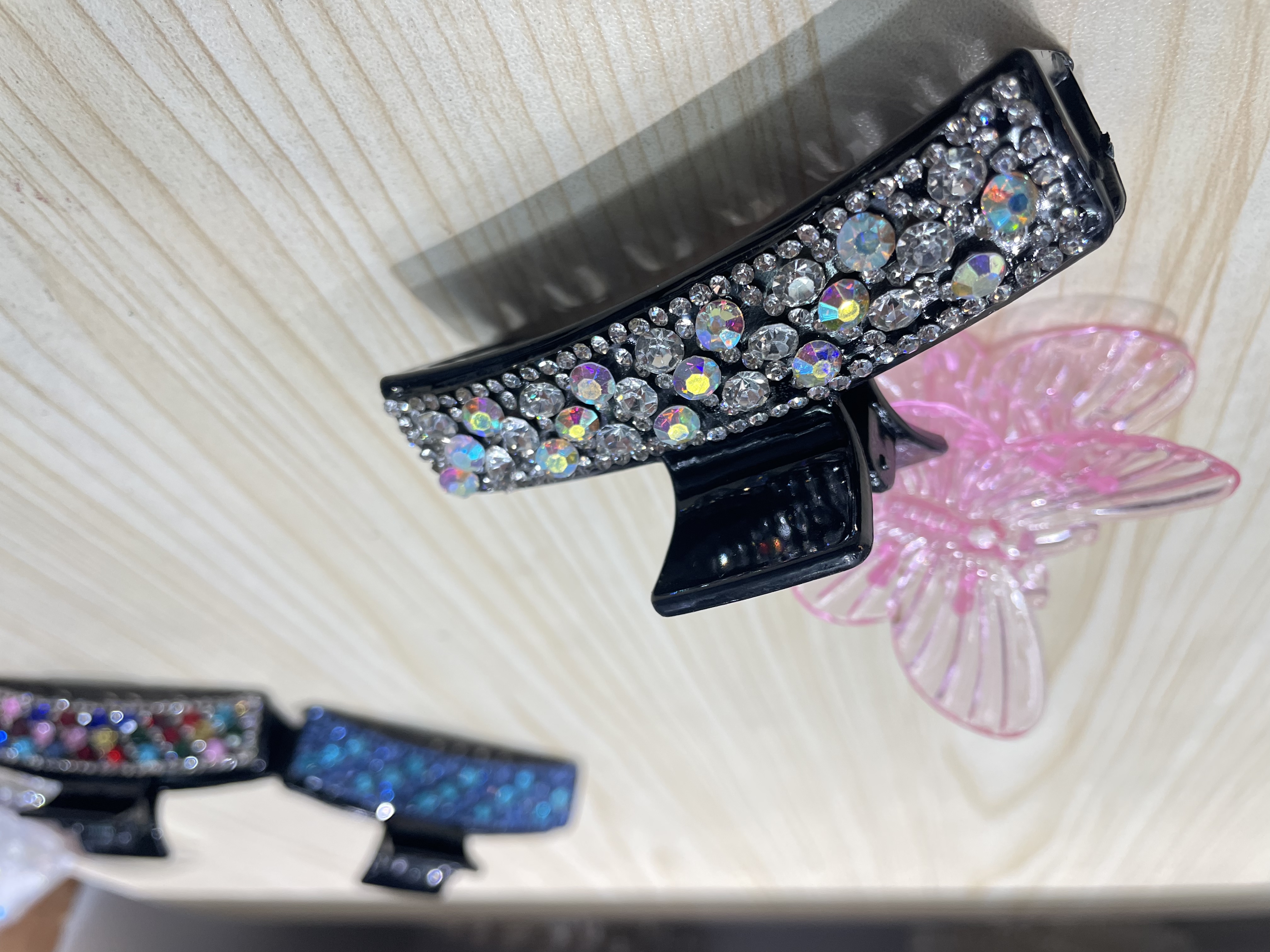 Fashionable and elegant diamond-encrusted women's grabber hair accessory, simple hair grabber, elegant updo, top clip headwear