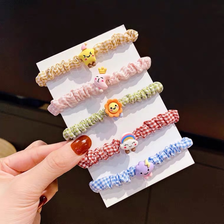 美美饰品054号卡通发圈儿童卡通图案百搭时尚潮流。