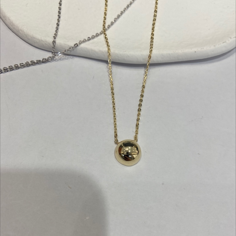 A small round, smooth necklace details Picture