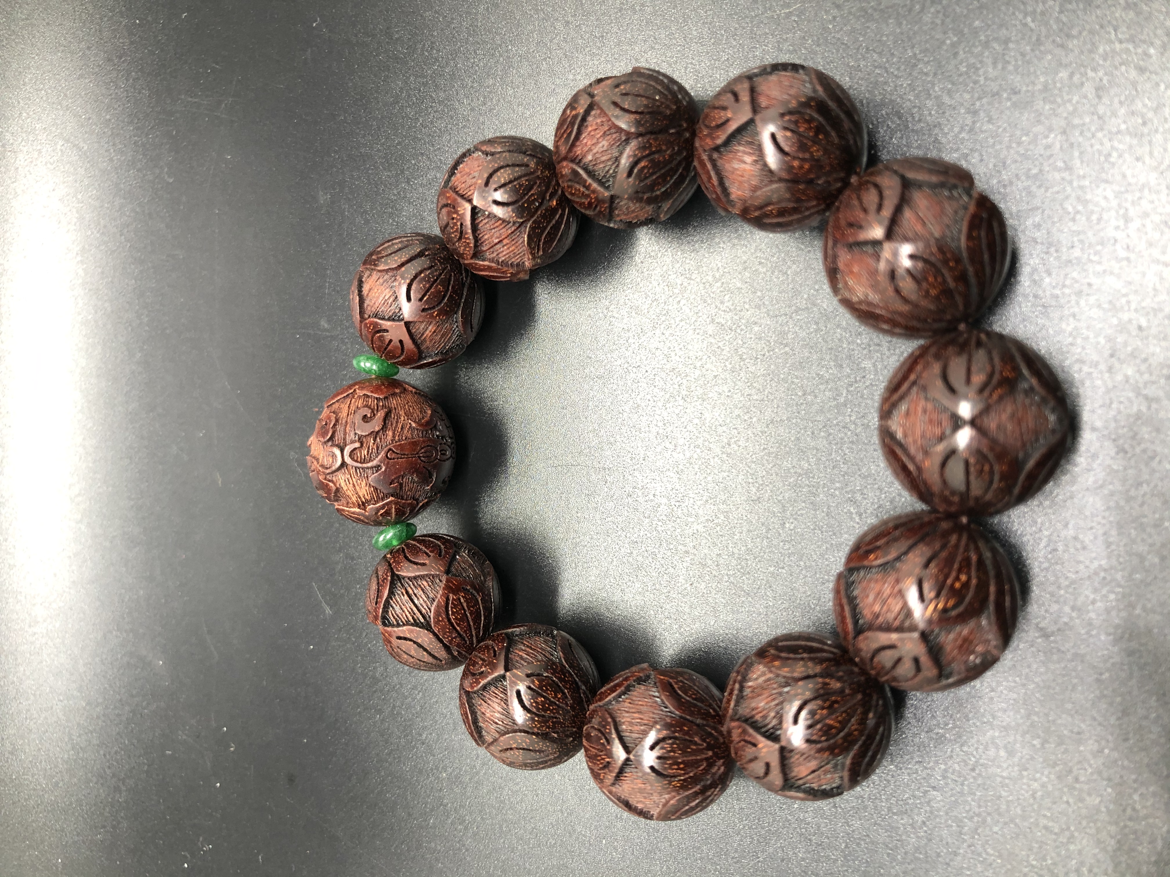 Small-leaf rosewood fully carved double-sided lotus, six-character mantra Buddhist prayer beads: Store 8091, Zone D, 3rd Floor, Phase I of Yiwu International Trade City Specification image