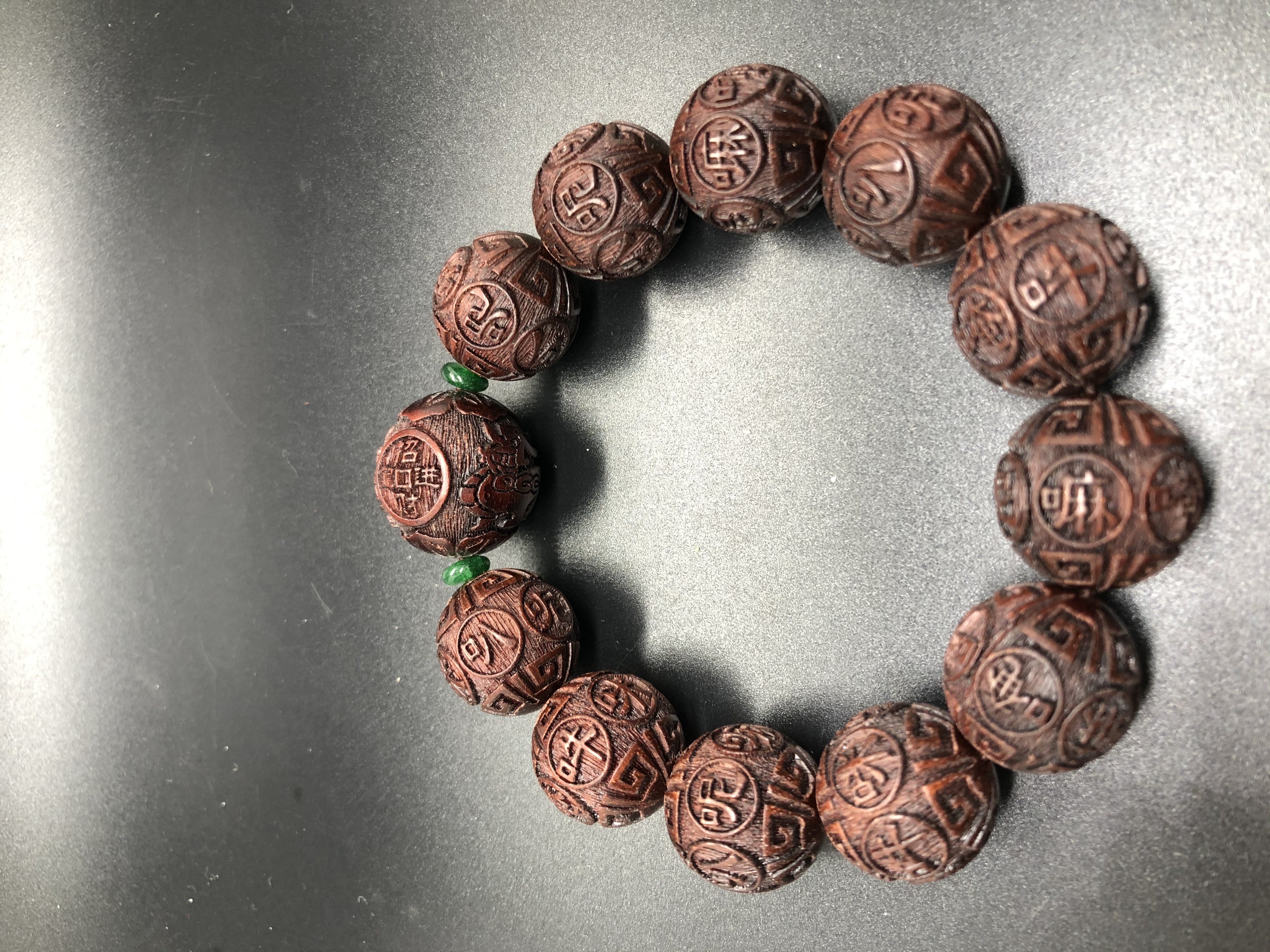Small-leaf rosewood fully carved double-sided lotus, six-character mantra Buddhist prayer beads: Store 8091, Zone D, 3rd Floor, Phase I of Yiwu International Trade City