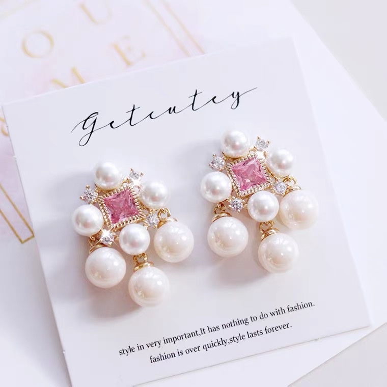 High-end, grand, exaggerated and individualistic green earrings, summer European and American niche and fashionable earrings for women, new 1151 earrings