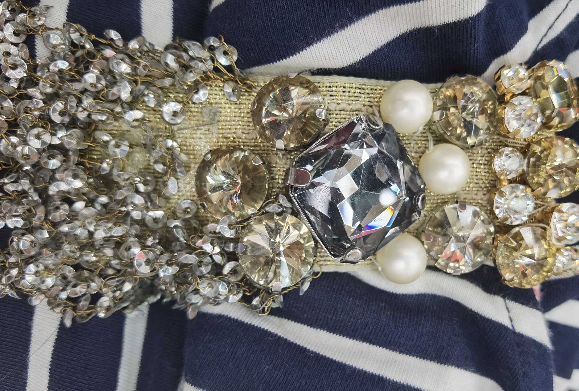 Retro European and American style glass claw diamond hand-sewn pearl big brand style sequins Chao Xia 18 Item Picture
