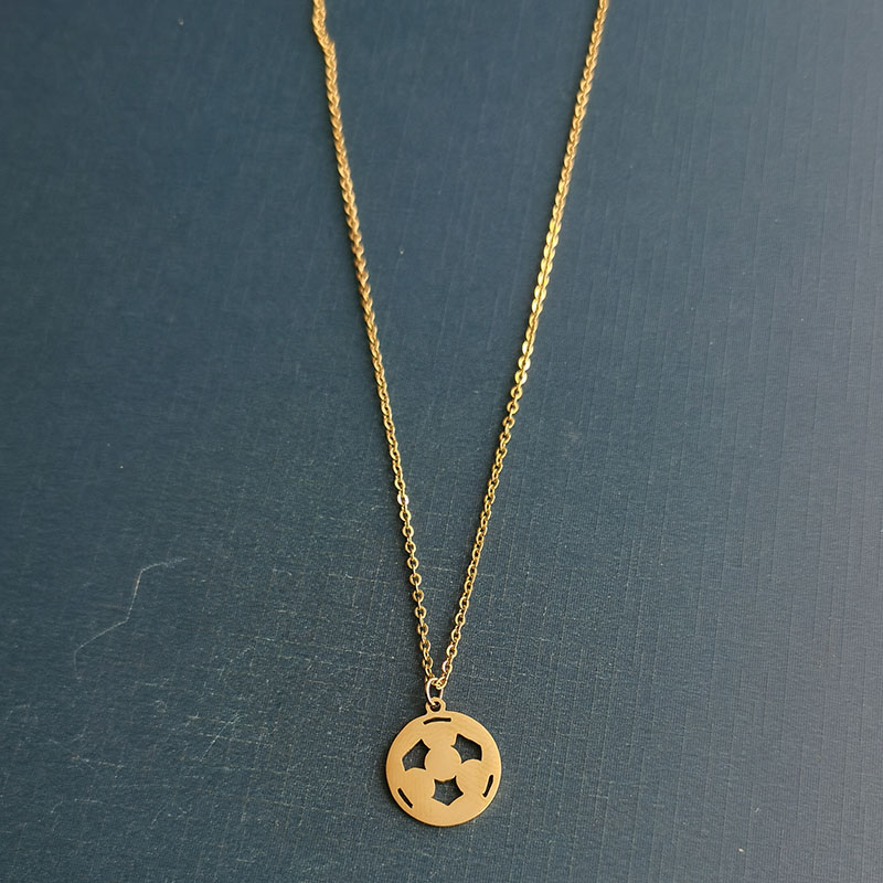 Trendy stainless steel sports jewelry, European and American Football necklace pendant, men's personalized football necklace Application Scenario