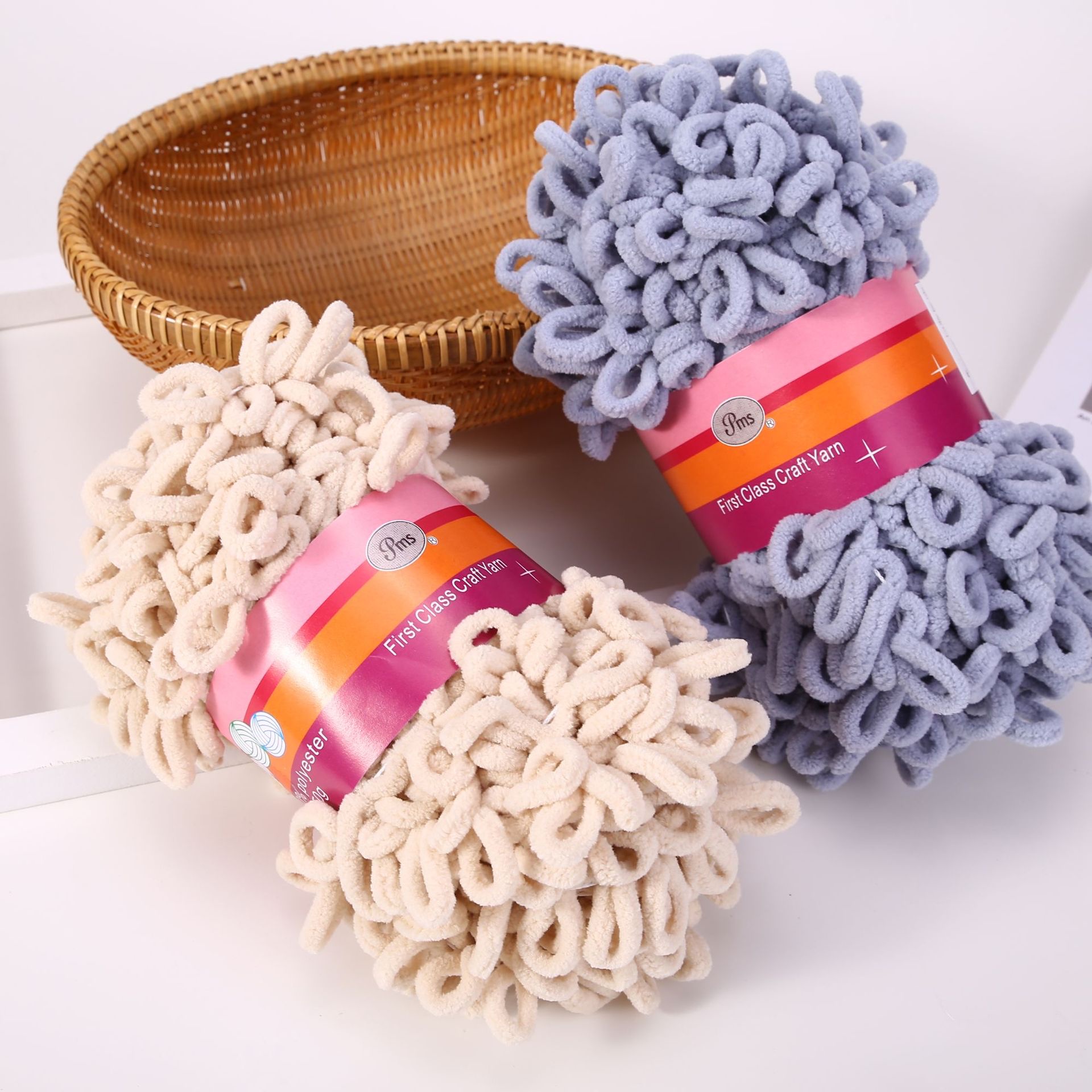 diy donut braided ear yarn, finger ring loop thread, medium thick white wool thread, hand-braided home throw pillow blanket thread