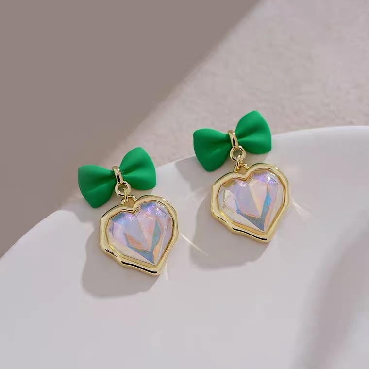 Mermaid Princess Heart-shaped Stud Earrings, high-end green niche special design earrings, 2022 New 1139 trendy and stylish earrings