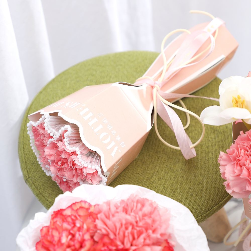 The flower-wrapped gift box is specially designed for Mother's Day with fresh and artificial flowers detail image 3