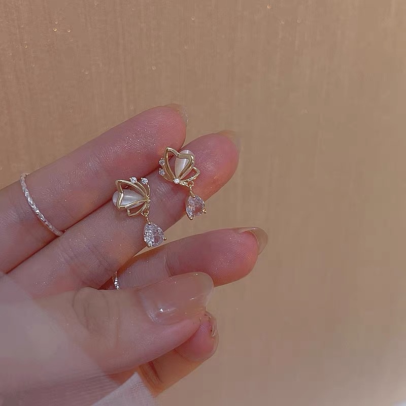 Cat's eye butterfly earrings feature a high-end, elegant, luxurious and trendy design with a fashionable and simple style details Picture