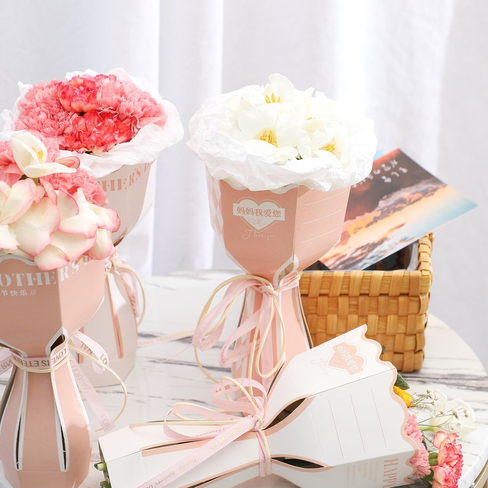 The flower-wrapped gift box is specially designed for Mother's Day with fresh and artificial flowers details Picture