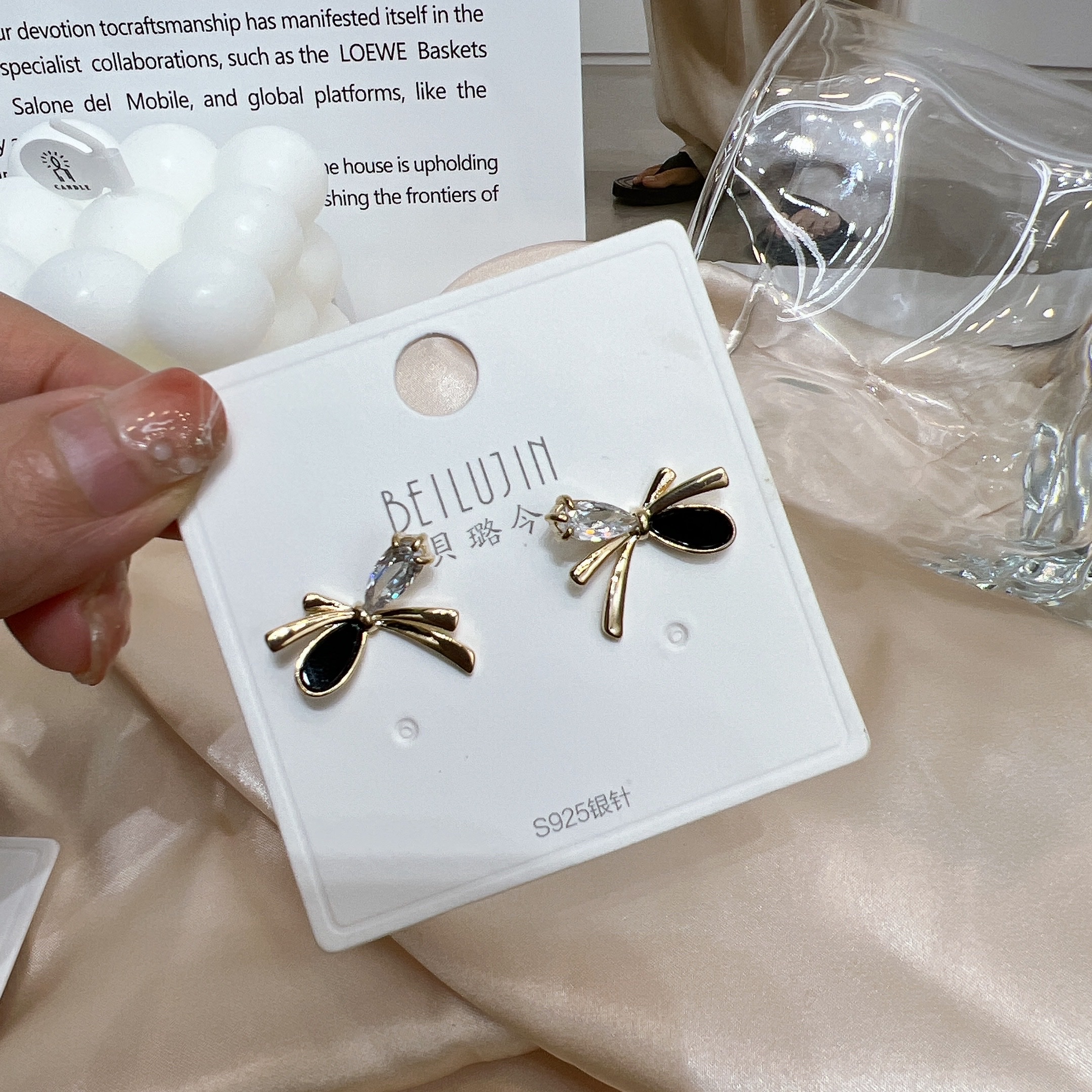 s925 Silver needle French niche design sense Zircon bow stud earrings sweet and elegant women's real gold electroplated earrings Specification image