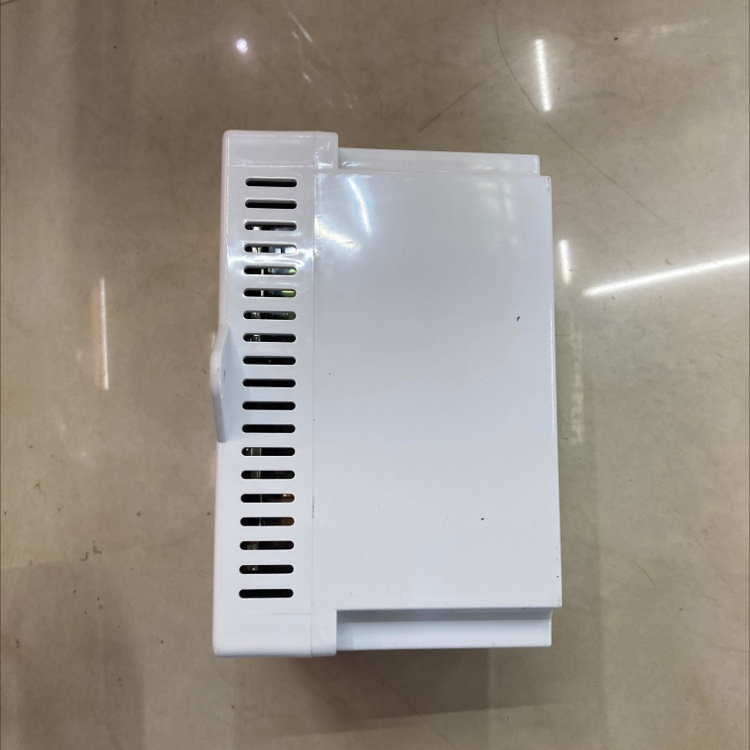 保护器/空调保护器/80A保护器白底实物图