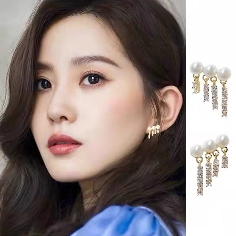 Wholesale of the 2022 new style of trendy, niche, light luxury and high-end earrings featuring the same silver needle, water diamond and pearl earrings as Liu Shishi Specification image