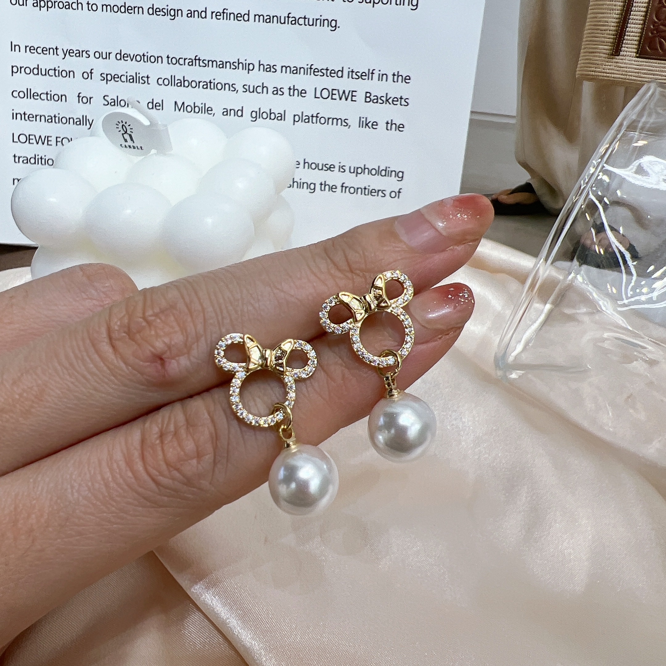 Real gold electroplated high-end pearl Mickey stud earrings, fashionable, sweet and gentle style earrings, s925 silver needle anti-allergy earrings wholesale Application Scenario