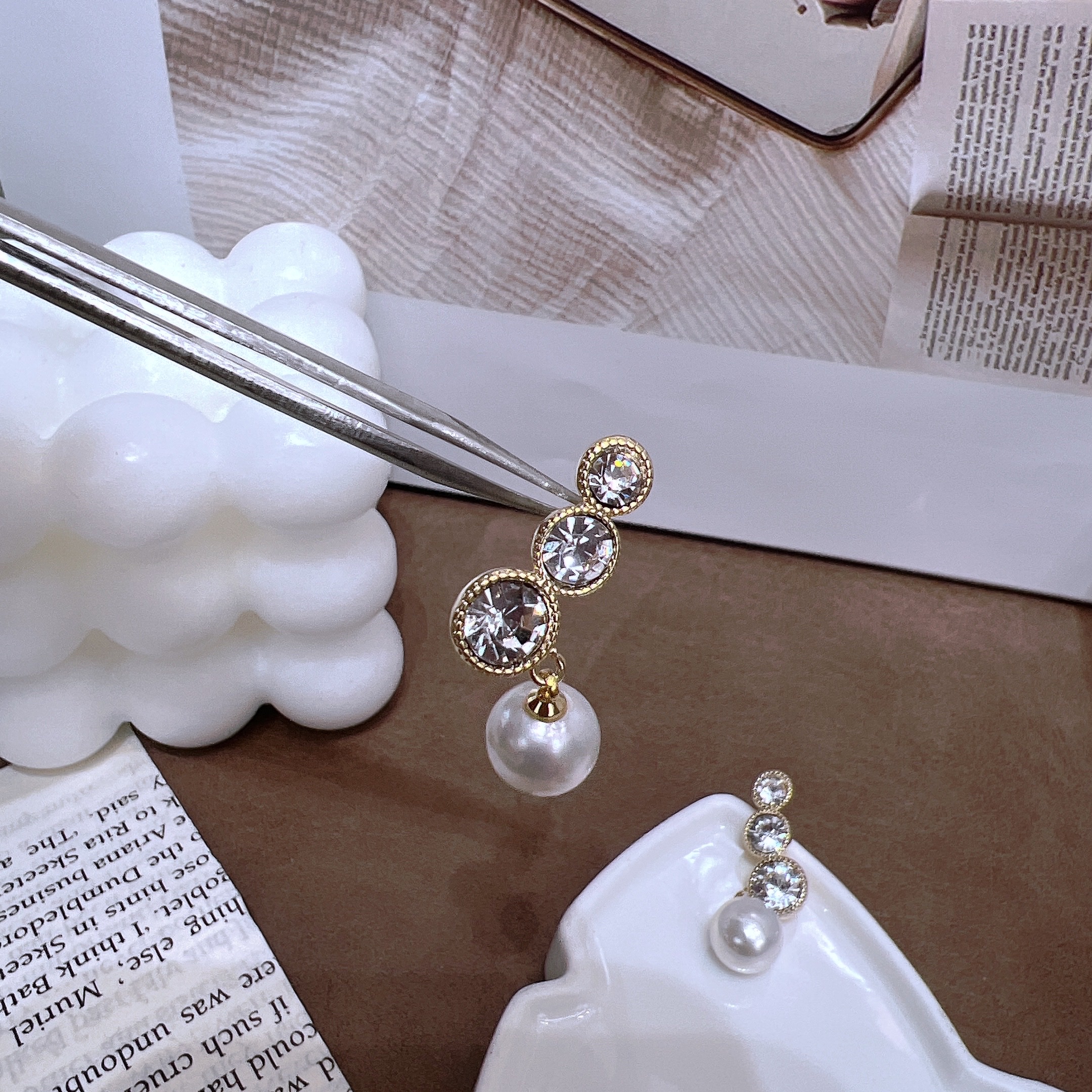 925 Silver Needle Douyin Popular Korean version pearl and diamond earrings, simple and elegant, high-end earrings wholesale details Picture