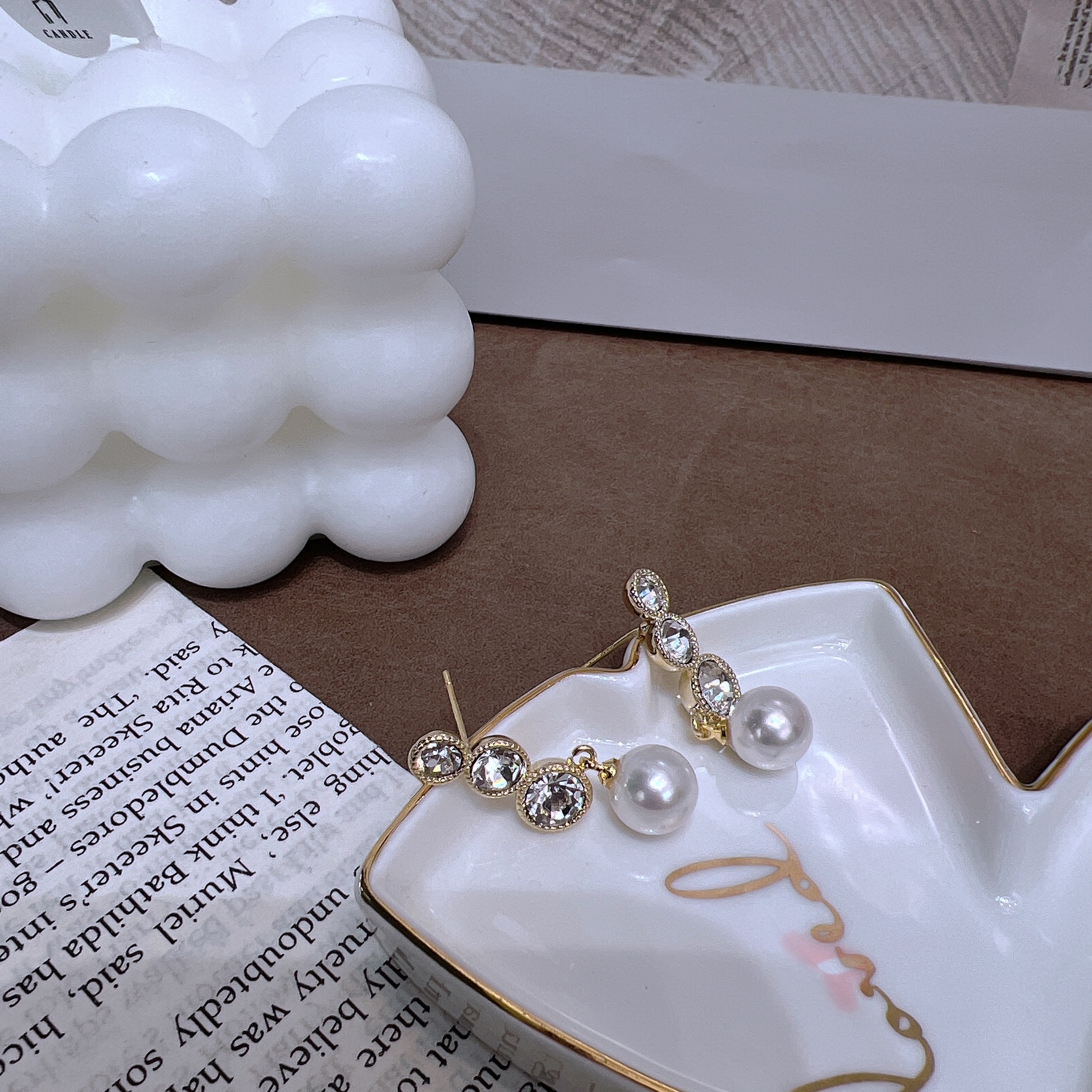 925 Silver Needle Douyin Popular Korean version pearl and diamond earrings, simple and elegant, high-end earrings wholesale Application Scenario