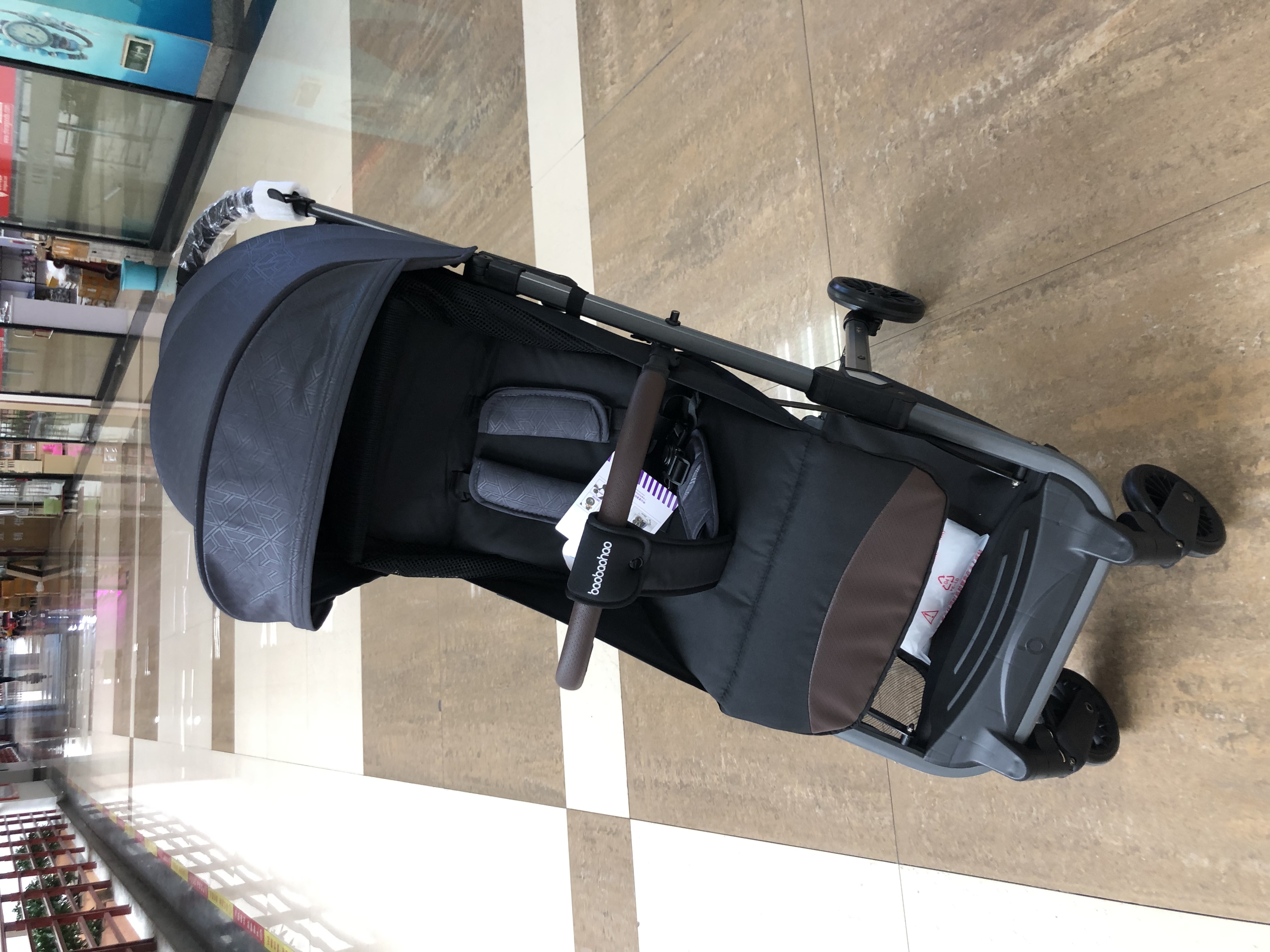 婴儿推车实物图