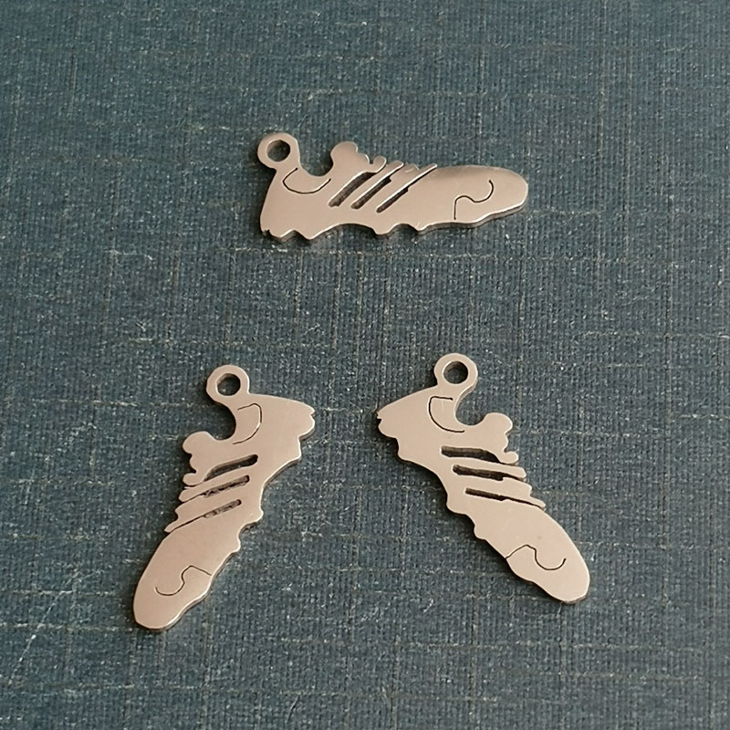 Men's necklace, hip-hop sneaker, trendy brand, non-fading pendant, niche design, stainless steel necklace