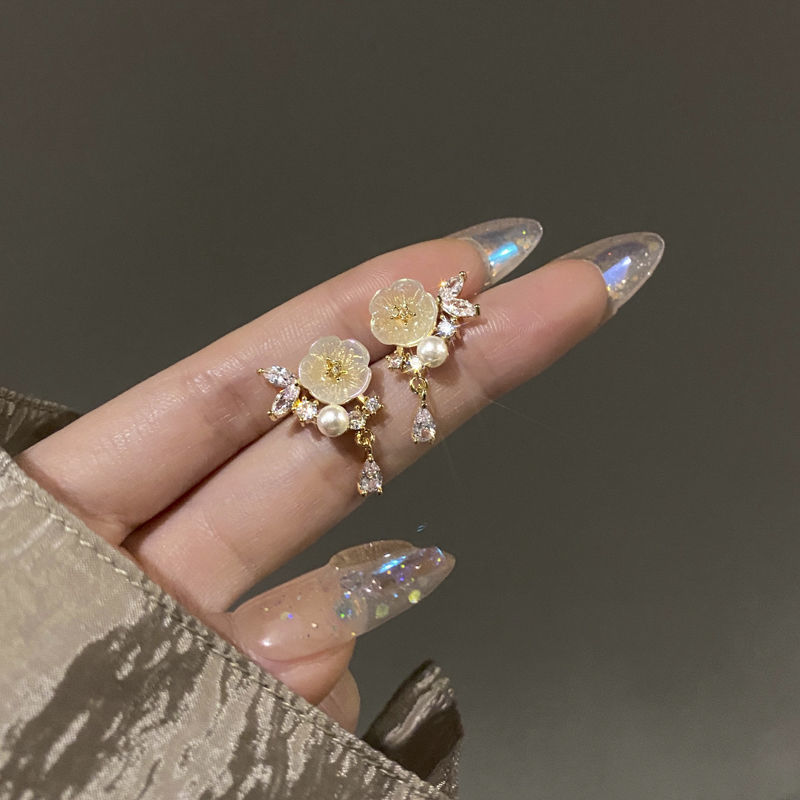 Summer Flower 925 Silver Needle Stud Earrings for Women 2022 New Style Earrings, elegant and high-end, with a niche design sense