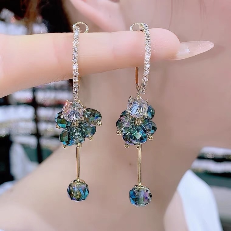 Blue crystal earrings, 2022 new style, trendy and stylish Korean style, internet-famous fashion earrings and ear rings, 1133 super sparkling earrings