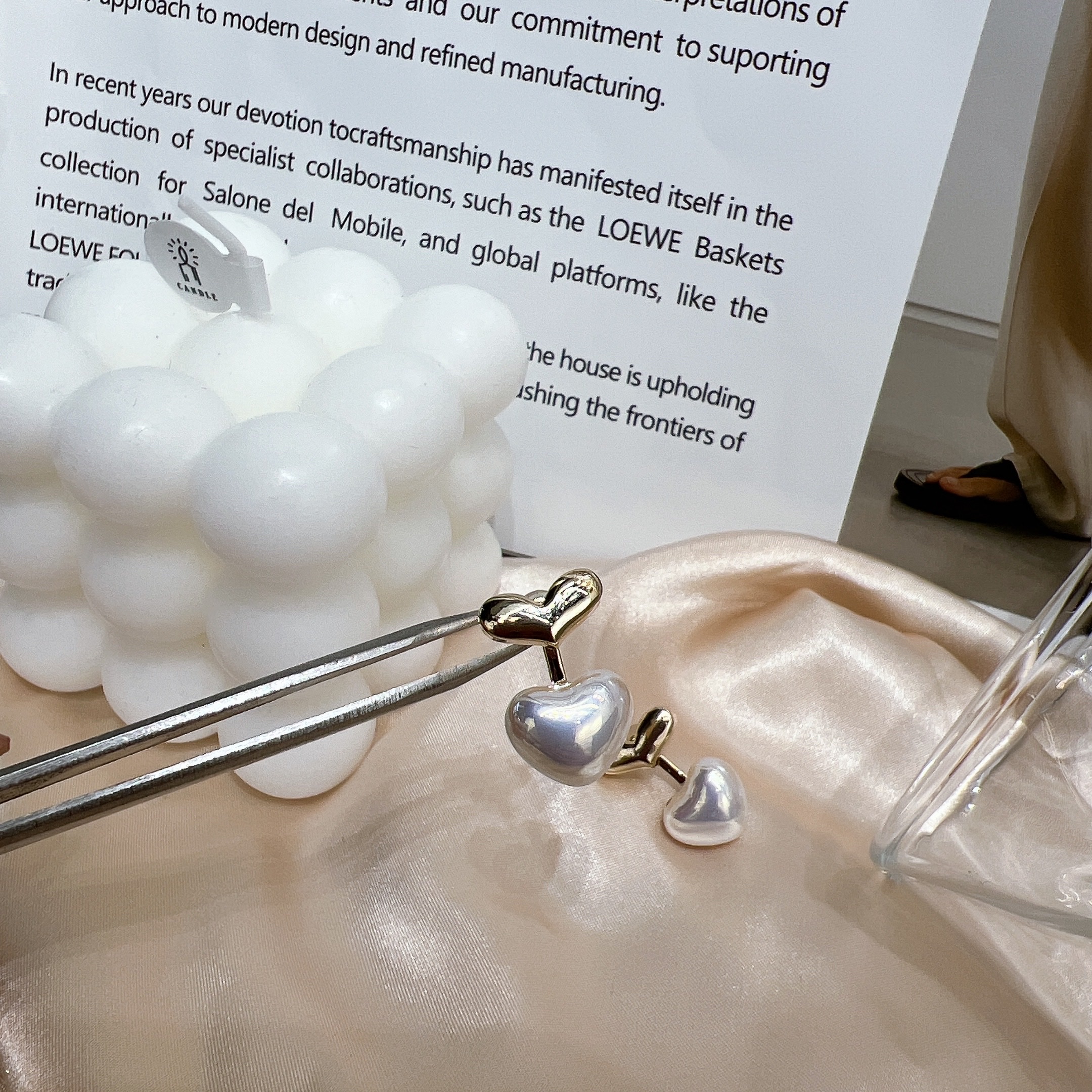 925 Silver Needle Unique heart-shaped stud earrings, small pearl earrings, niche design sense earrings, light luxury and high-end earrings details Picture