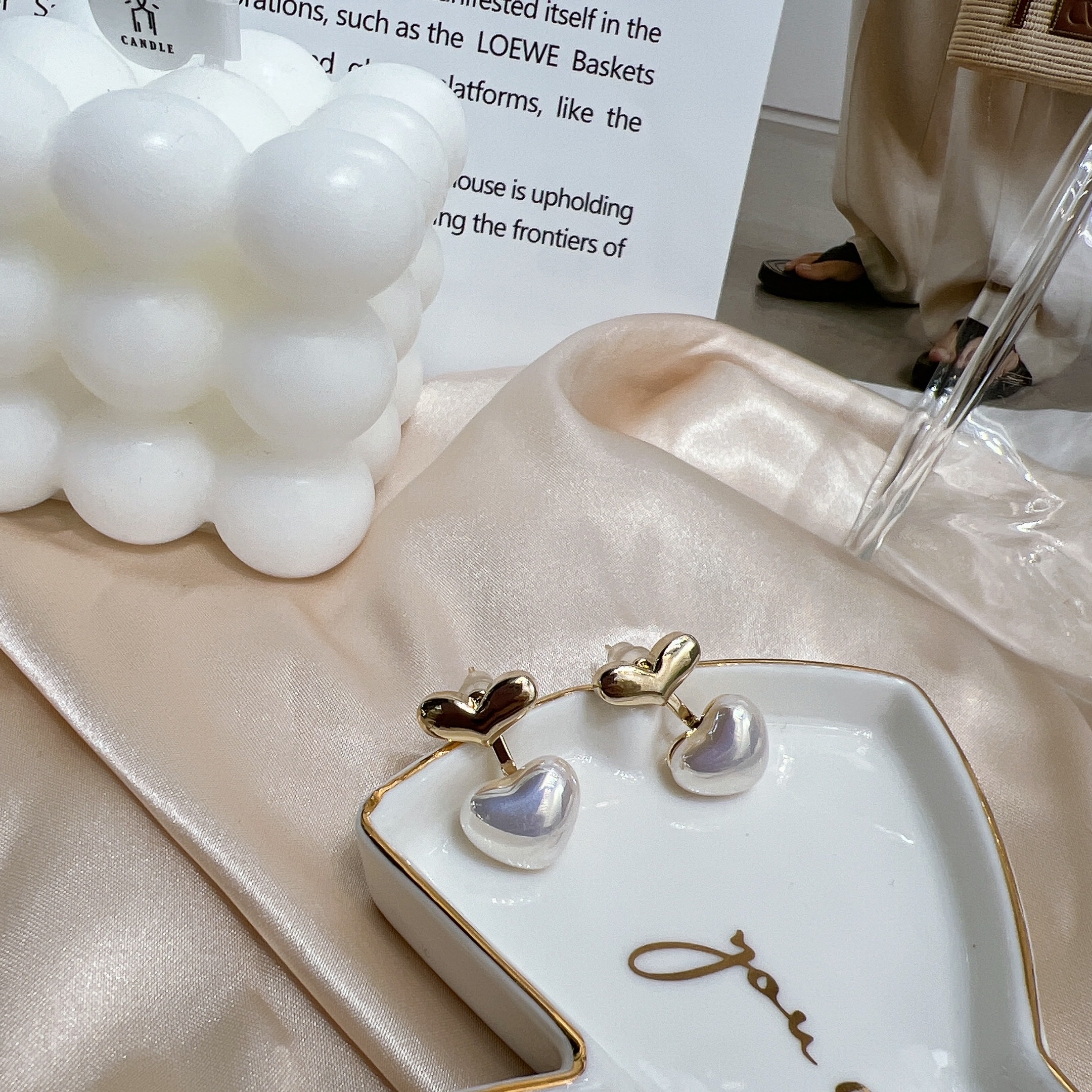 925 Silver Needle Unique heart-shaped stud earrings, small pearl earrings, niche design sense earrings, light luxury and high-end earrings Specification image