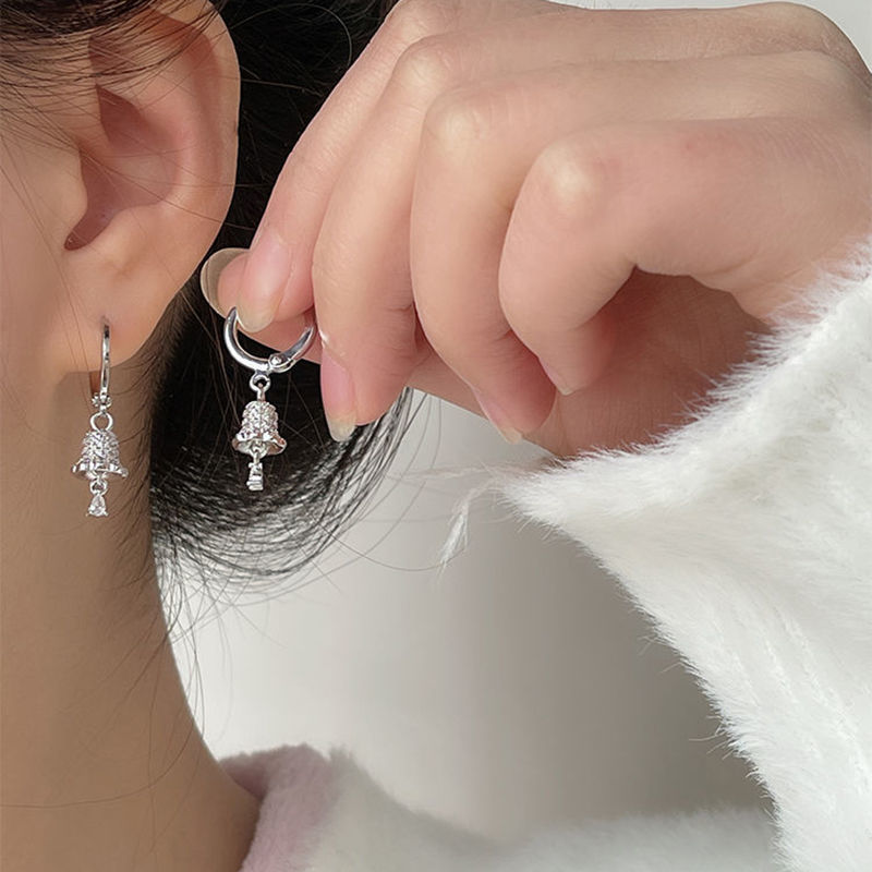 Summer Flower 925 Silver Needle Stud Earrings for Women 2022 New Style Earrings, elegant and high-end, with a niche design sense details Picture