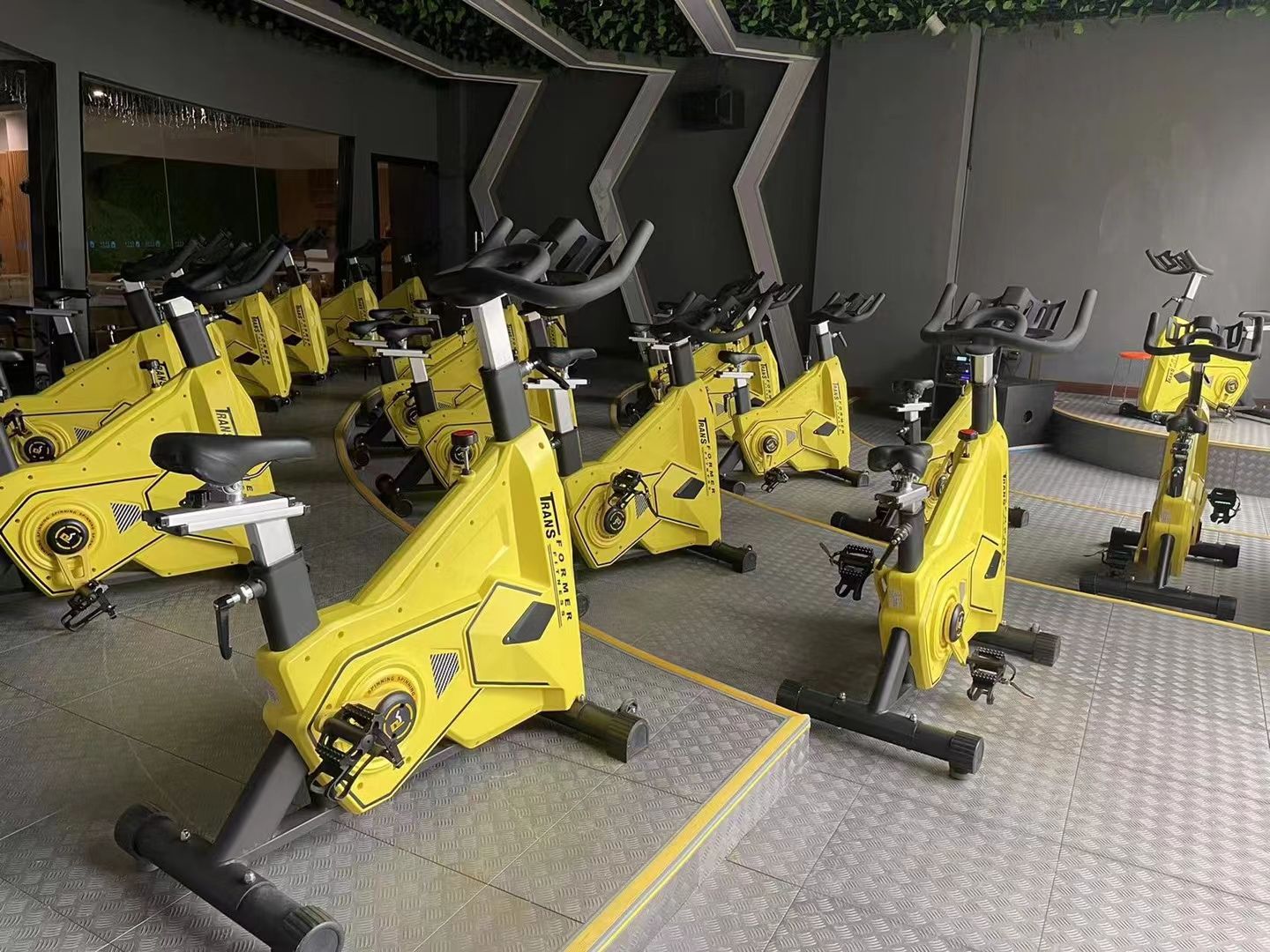 Spinning bike detail image 2