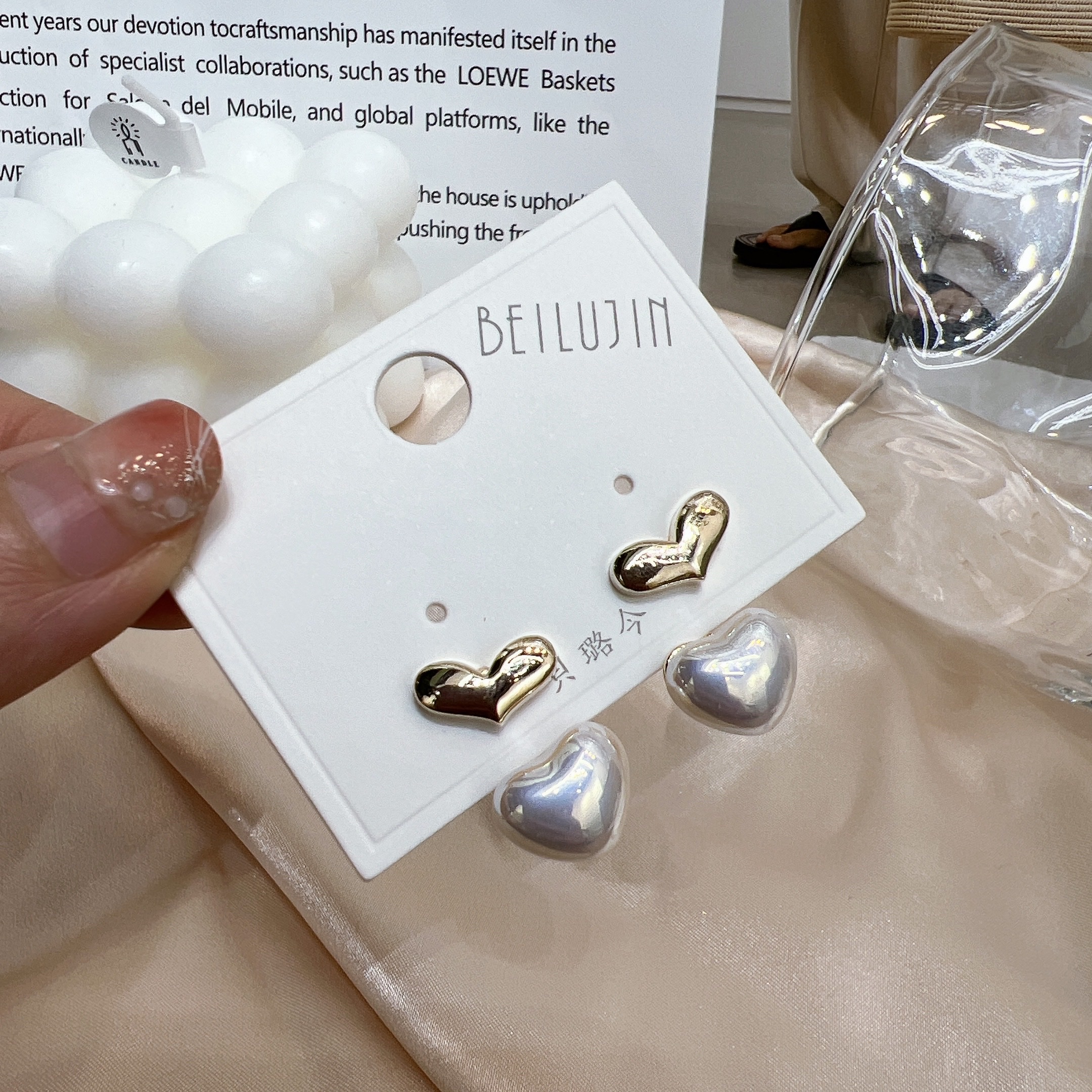 925 Silver Needle Unique heart-shaped stud earrings, small pearl earrings, niche design sense earrings, light luxury and high-end earrings