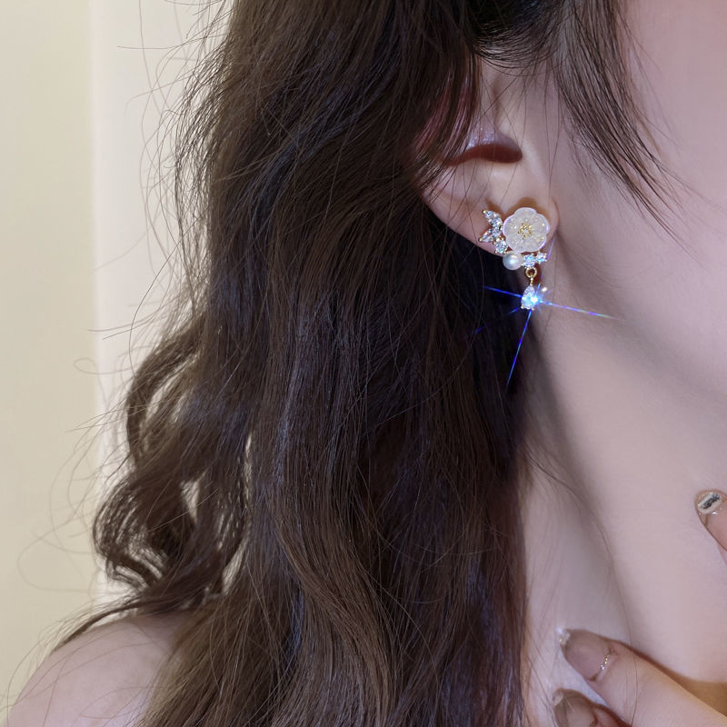 Summer Flower 925 Silver Needle Stud Earrings for Women 2022 New Style Earrings, elegant and high-end, with a niche design sense Application Scenario